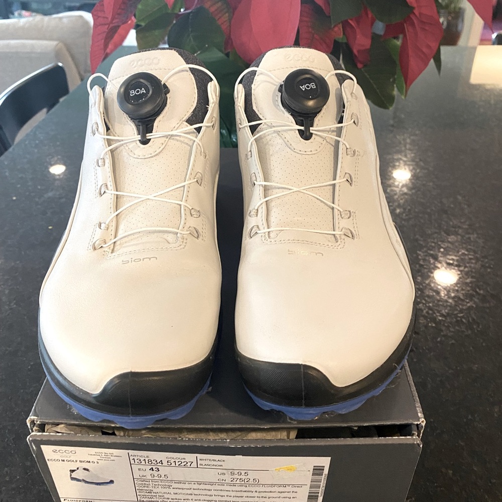 Golf shoes